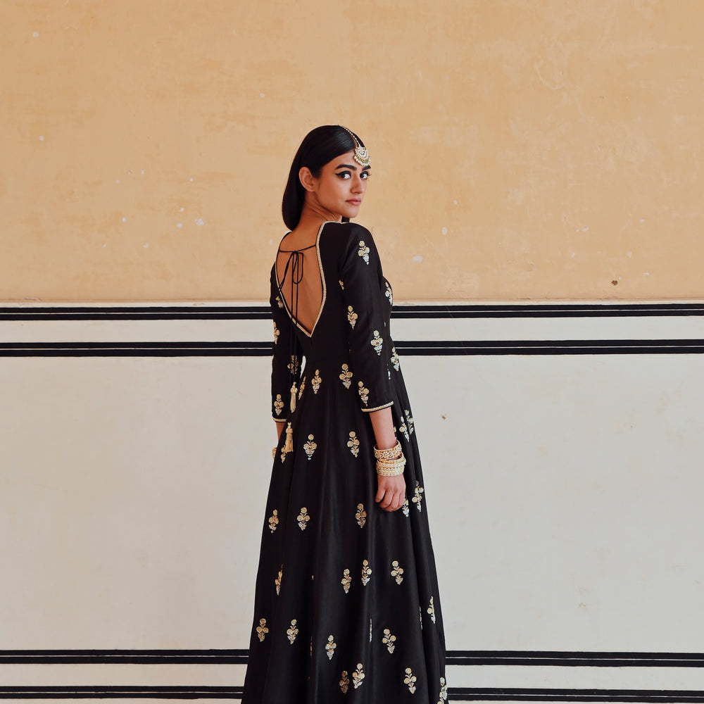 
                      
                        BLACK FLORAL BUTTI EMBROIDERED 12 KALI ANARKALI WITH PALAZZO & DUPATTA
                      
                    