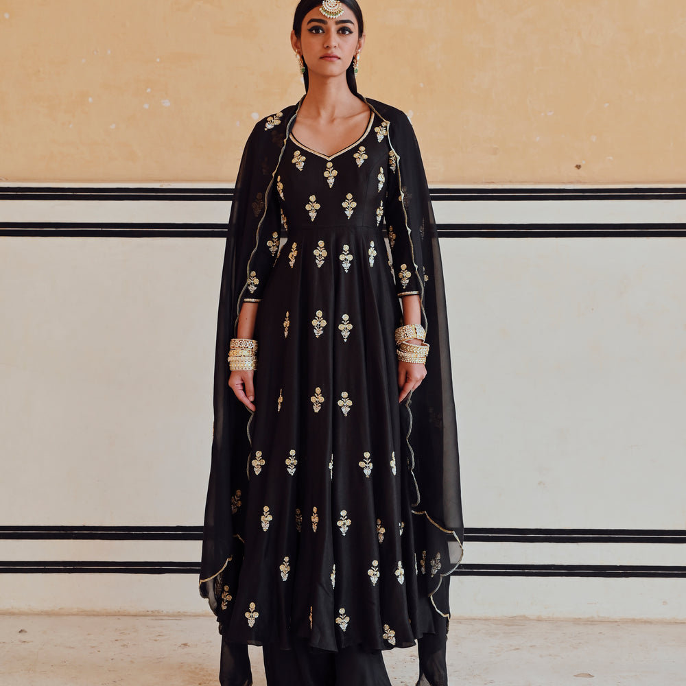 
                      
                        BLACK FLORAL BUTTI EMBROIDERED 12 KALI ANARKALI WITH PALAZZO & DUPATTA
                      
                    