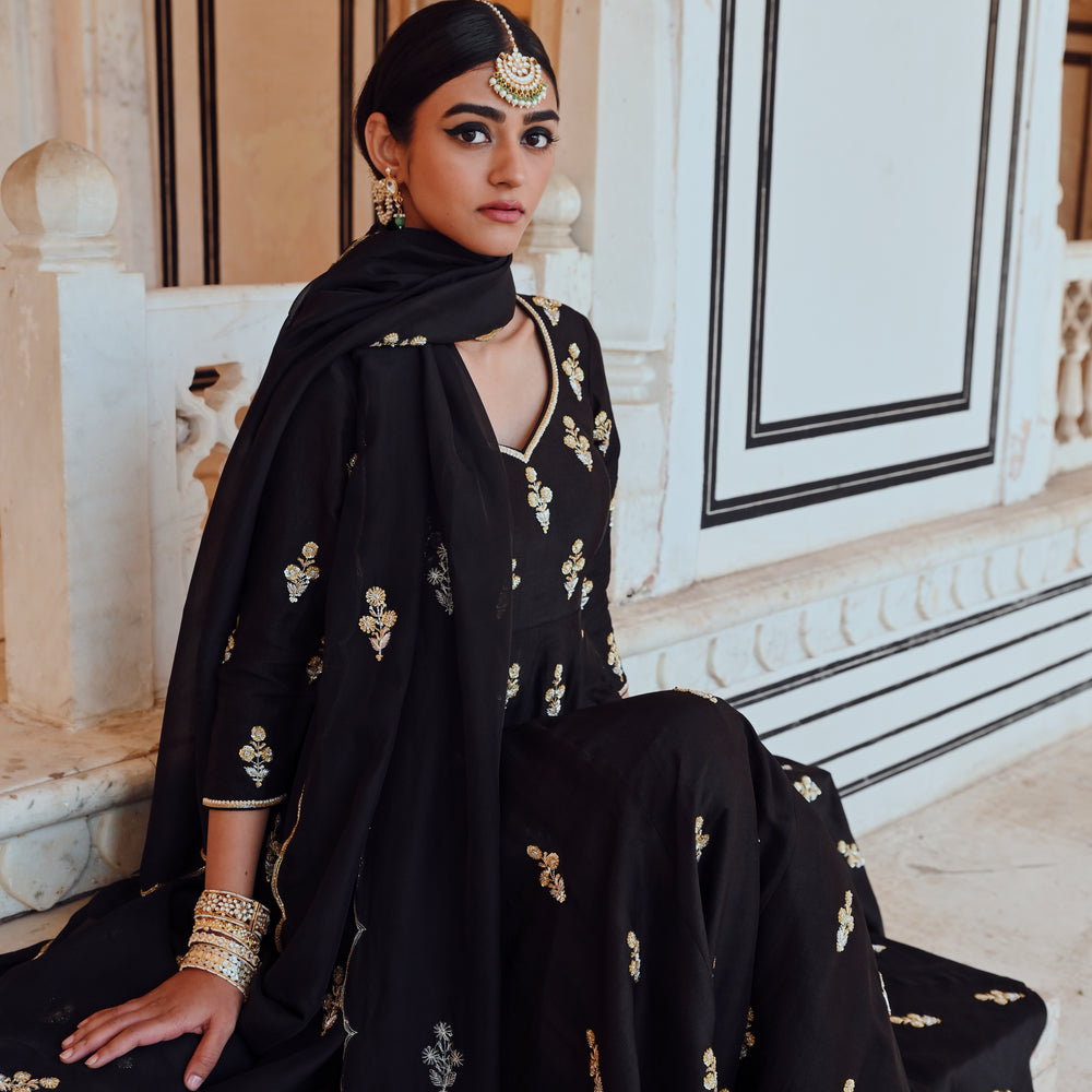 
                      
                        BLACK FLORAL BUTTI EMBROIDERED 12 KALI ANARKALI WITH PALAZZO & DUPATTA
                      
                    