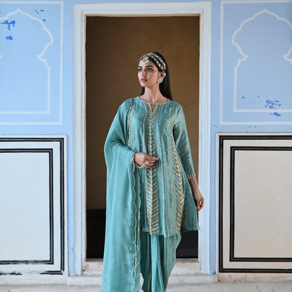 
                      
                        TURQUOISE BLUE 3/4 TH SLEEVE EMBROIDERED SHORT KURTA WITH DHOTI AND DUPATTA
                      
                    