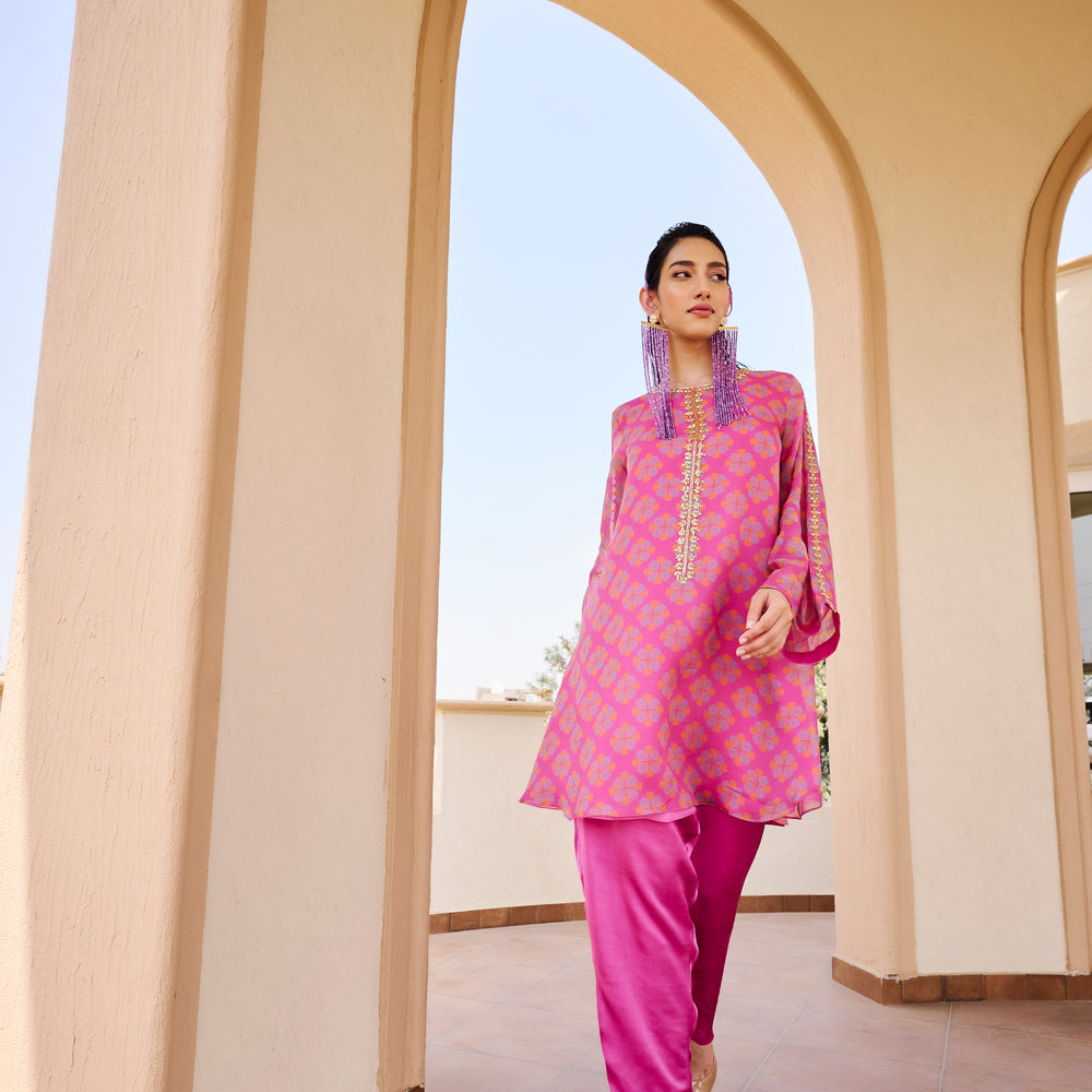 3 LINE EMBROIDERED PATTERNED FLORAL PRINT BELL SLEEVE KURTA WITH PANT