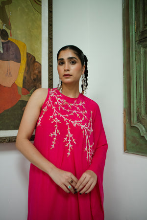 
            
                Load image into Gallery viewer, Rani Pink One Shoulder Jaal Poncho Set
            
        