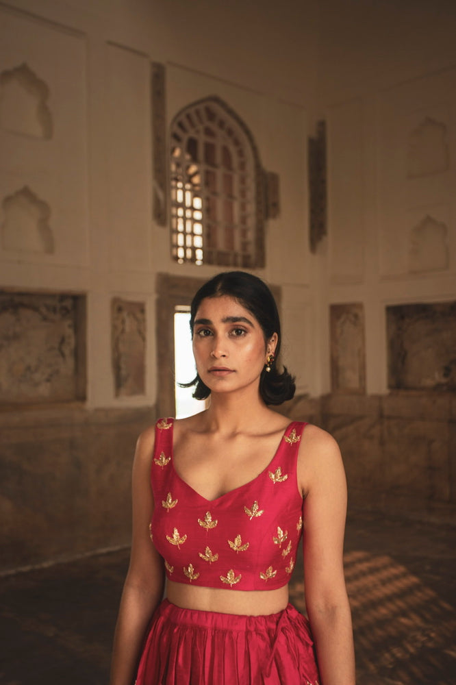 
                      
                        FUSCHIA LEHENGA
                      
                    