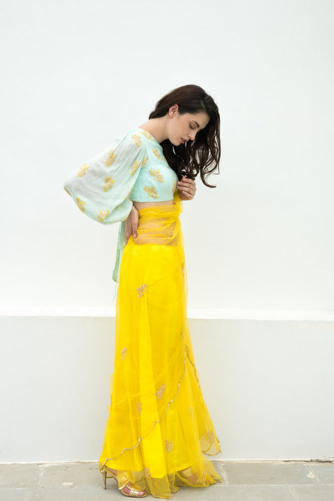 
                      
                        MUSING SAREE
                      
                    