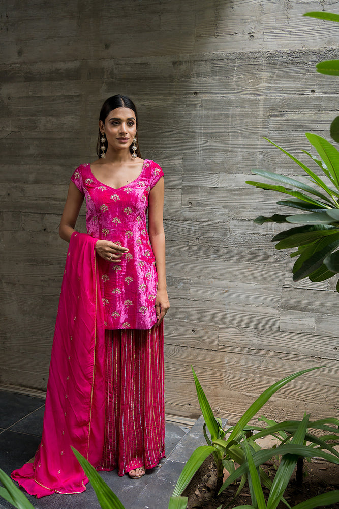 
            
                Load image into Gallery viewer, RANI PINK VELVET SEQUINED SHARARA SET
            
        