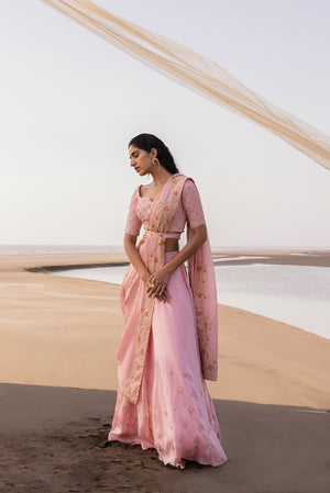 
            
                Load image into Gallery viewer, BABY PINK PRE-STITCHED SAREE
            
        