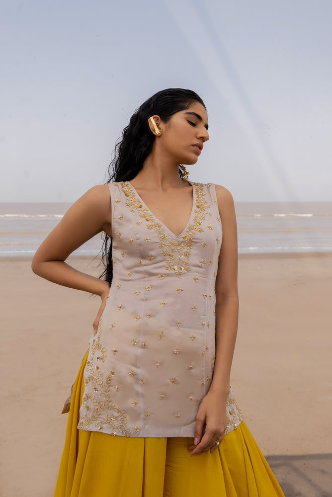 
            
                Load image into Gallery viewer, IVORY V NECK JAAL ORGANZA KURTI WITH IVORY BRALETTE AND MUSTARD KALIDAR PALAZZO WITH CORNER EMBROIDERED BUTTI DUPATTA
            
        