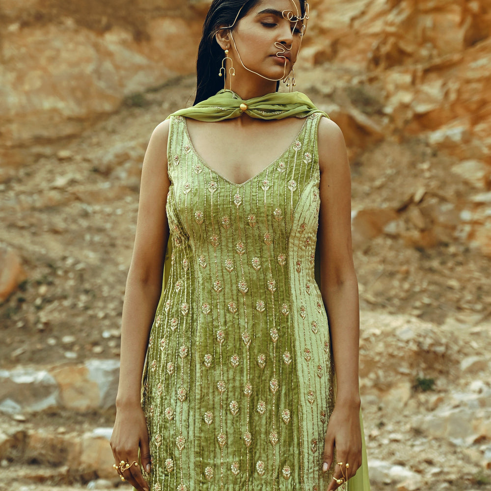 
                      
                        PISTA VELVET SHARARA SET
                      
                    